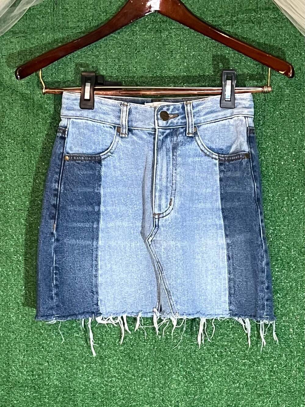 Evidnt Los Angeles Two-Tone Colorblock Denim Mini Skirt Raw Hem Size 25